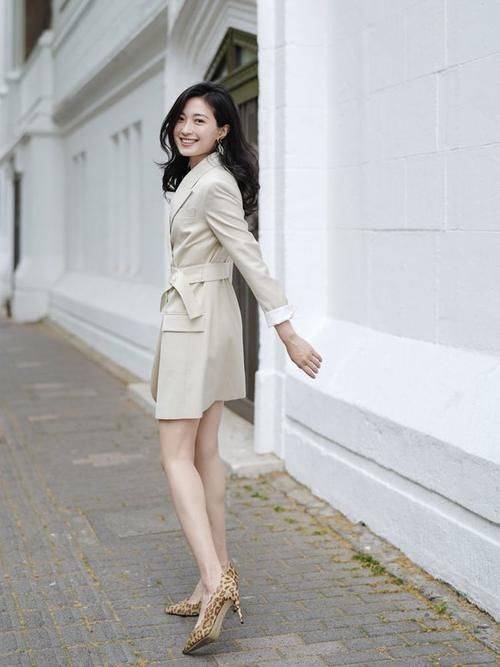 穿搭|职场穿搭也能很美丽，西装裙就能搞定，职业干练有气质！