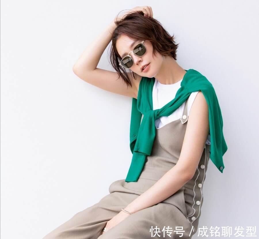 半袖|今年“半袖T恤”已经失宠，换成无袖T恤更吸睛，随性休闲又有个性