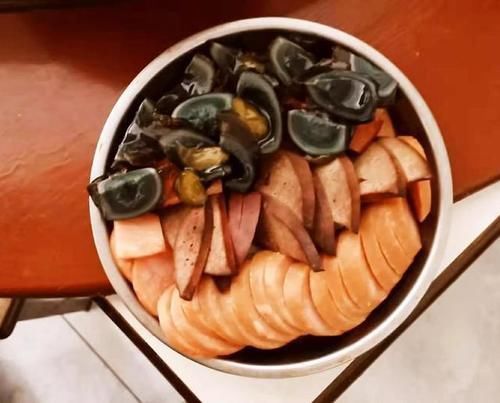 丈母娘家|初三“回门”,小舅子媳妇做了14道菜,媳妇都是现成的没炒啥