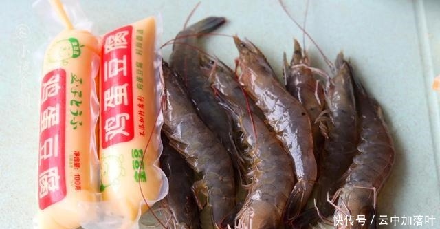 年夜饭,餐桌上多添一道菜,蒸一蒸就好,无油也无盐,孩子很爱吃