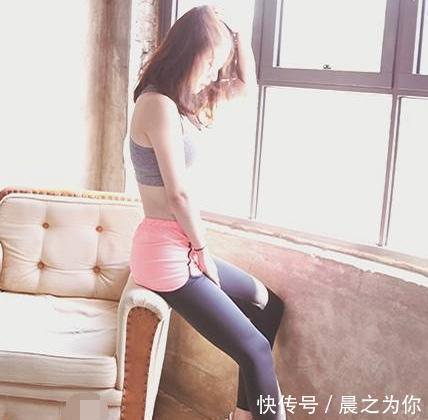 小姐姐 穿着紧身打底裤的小姐姐超有范儿,犹如出水芙蓉一般楚楚动人