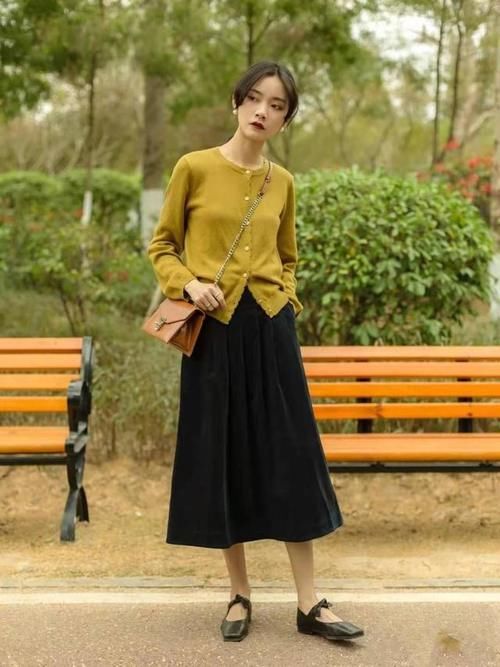 穿搭掌握这4种“色彩组合”，高级洋气显气色，精致女人都爱