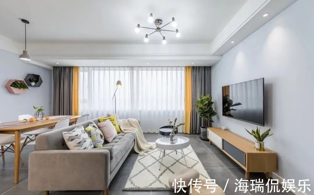 三人位|客厅沙发这样摆放,面积直接大了一倍,邻居见了挤爆门来学!