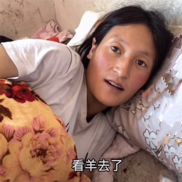 劳动力|25岁宝妈生4胎无人管,娃饿得喝水果腹,网友:父母不值得同情