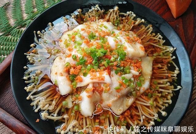 省事|金针菇和它蒸一盘,省事营养又鲜美,10分钟出锅,适合夏天吃