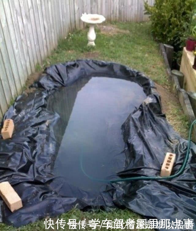 水泥|破旧一楼院子摇身一变精致花园!鹅卵石粘的花坛鱼池,完全看不腻!