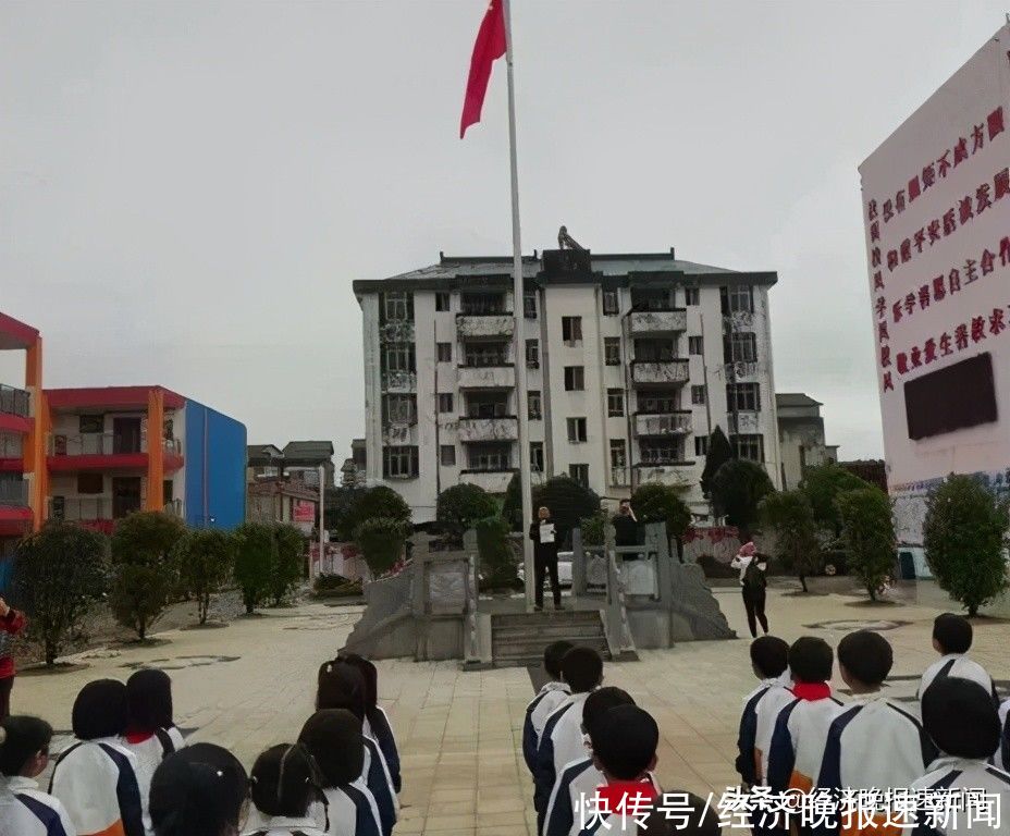 嵩湖小学：国旗下的思政课