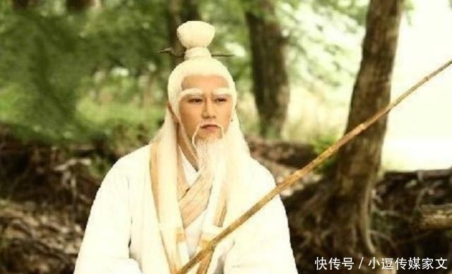 姜太公制服女妖后,赶忙扒掉她的衣物,只想核实一件事