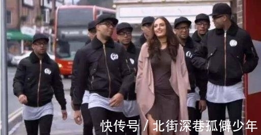 相亲节目|8个一模一样的男人与1个女人朝夕相处, 英国相亲节目更刺激
