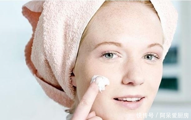 干燥|洗脸时,做对3个“细节”,不易干燥长皱纹!可第2个总被人忽视