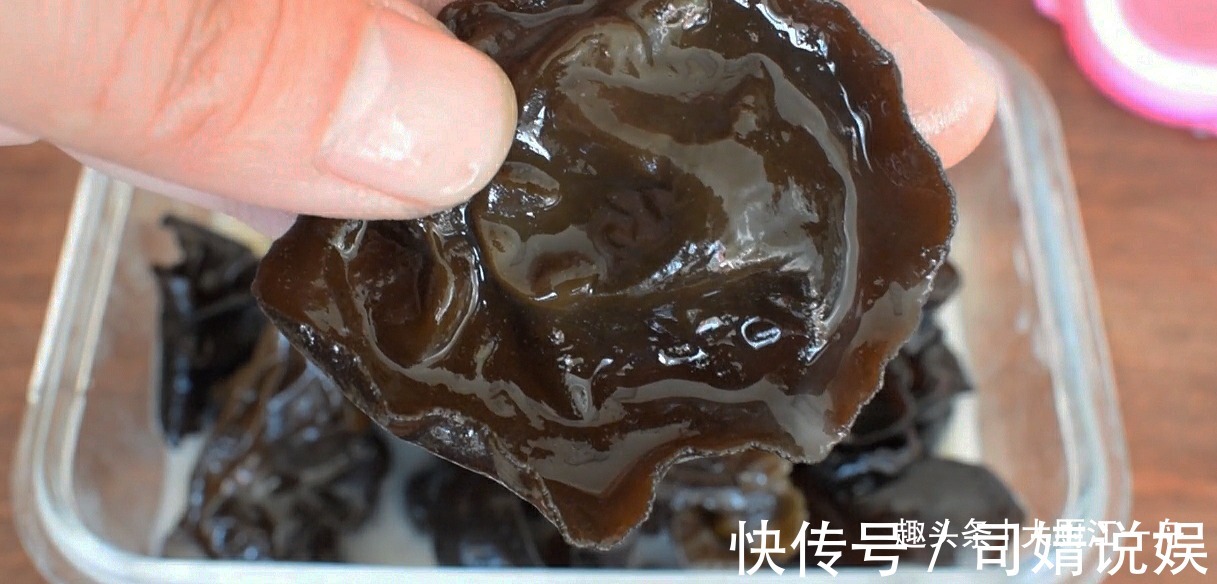 泡软|泡木耳时，直接加水就错了！厨师长教你一招，木耳3分钟就能泡软