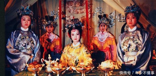 贾元春回家时说错一句话 ,还做错一件蠢事,连累贾府满门被抄