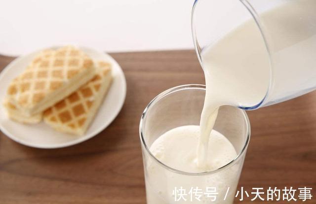 水润|女性朋友坚持每天喝一杯酸奶,对身体有什么影响建议了解