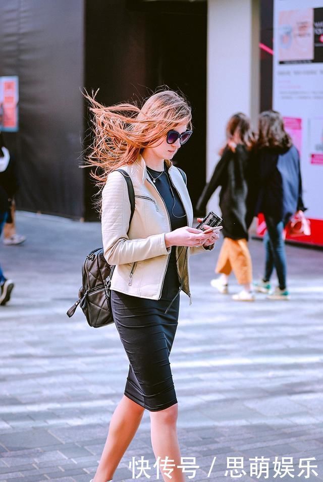 街拍学会时尚达人们的穿衣之术,你也可以轻而易举地穿出时髦感