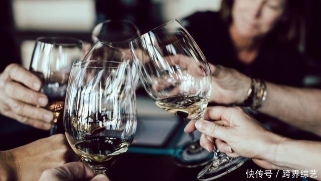 醒悟|人到老年,生病才醒悟,这2样“随身东西”,趁早丢掉的好