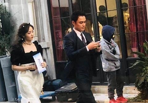 嘟嘴卖萌 杨超越综艺路透曝光,嘟嘴卖萌样样在行,同期录制嘉宾才是亮点