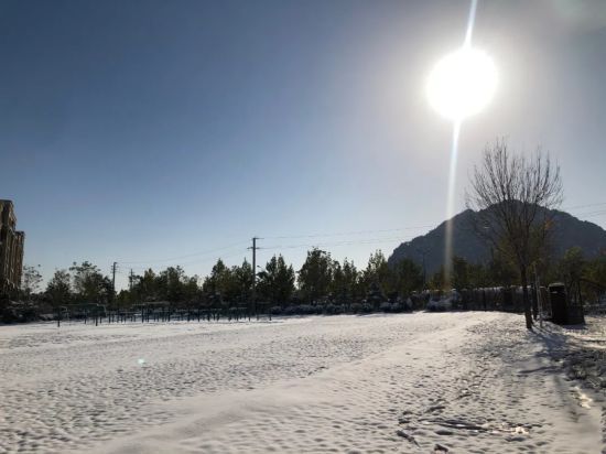 华山第二小学|家校齐奋进 扫雪暖人心——华山第二小学开展志愿扫雪活动