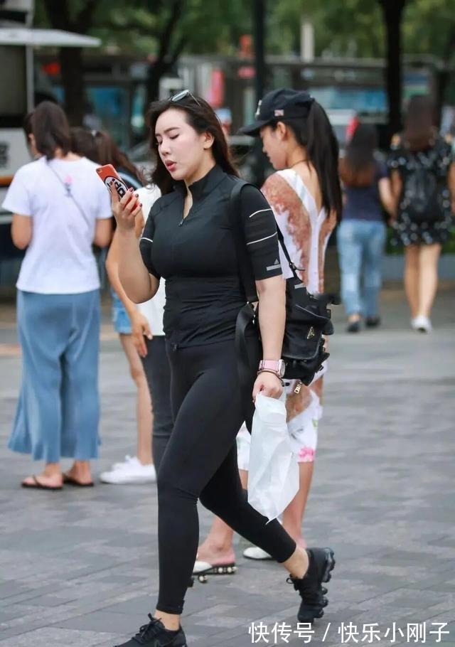 打底裤 华丽典雅的打底裤穿搭既时髦又有腔调,展现女人的娇美,清爽甜美