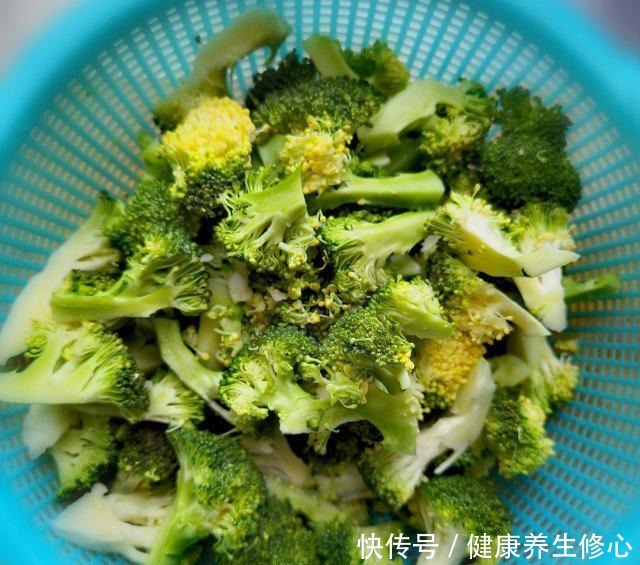 糖醋西兰花,每一口都饱含着浓郁的酸酸甜甜的味道!