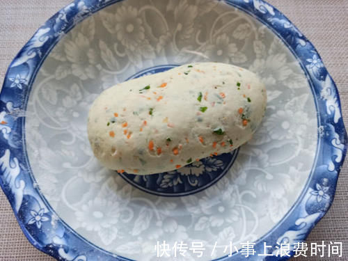 发面|面粉新吃法，无需发面，开水一烫就搞定，个个鼓大泡，比油条还香