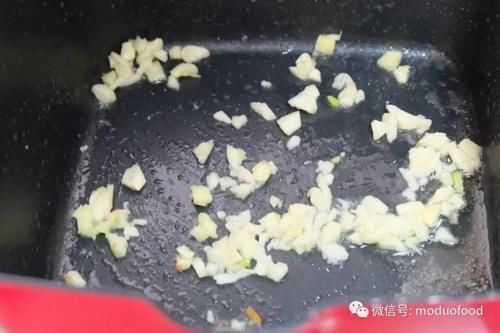  家里有老人和孩子，年夜饭推荐这道菜，做法简单营养好，清爽鲜嫩