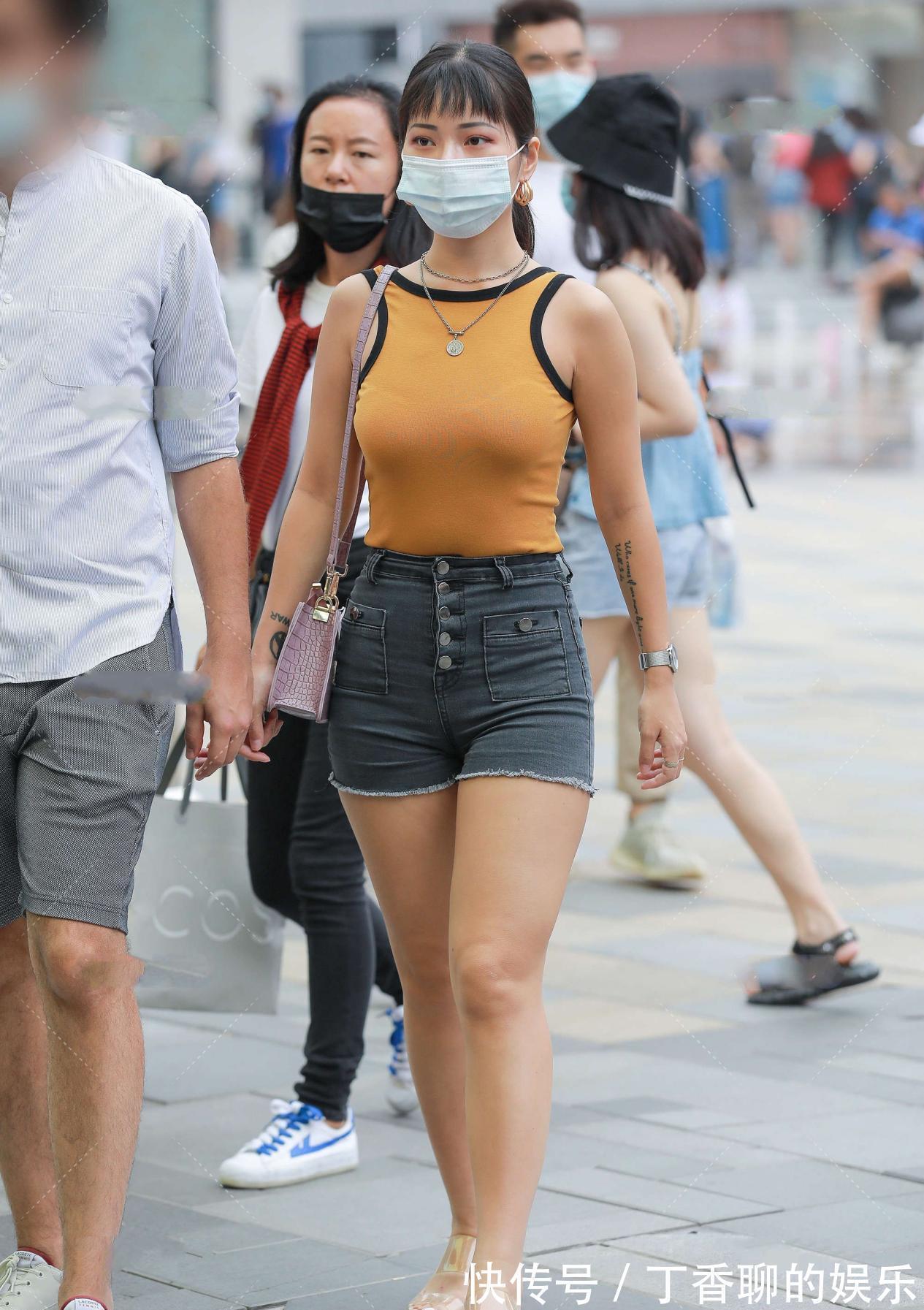 裤子|黑色一字肩上身效果很有女人味，高腰的裤子很显腿长