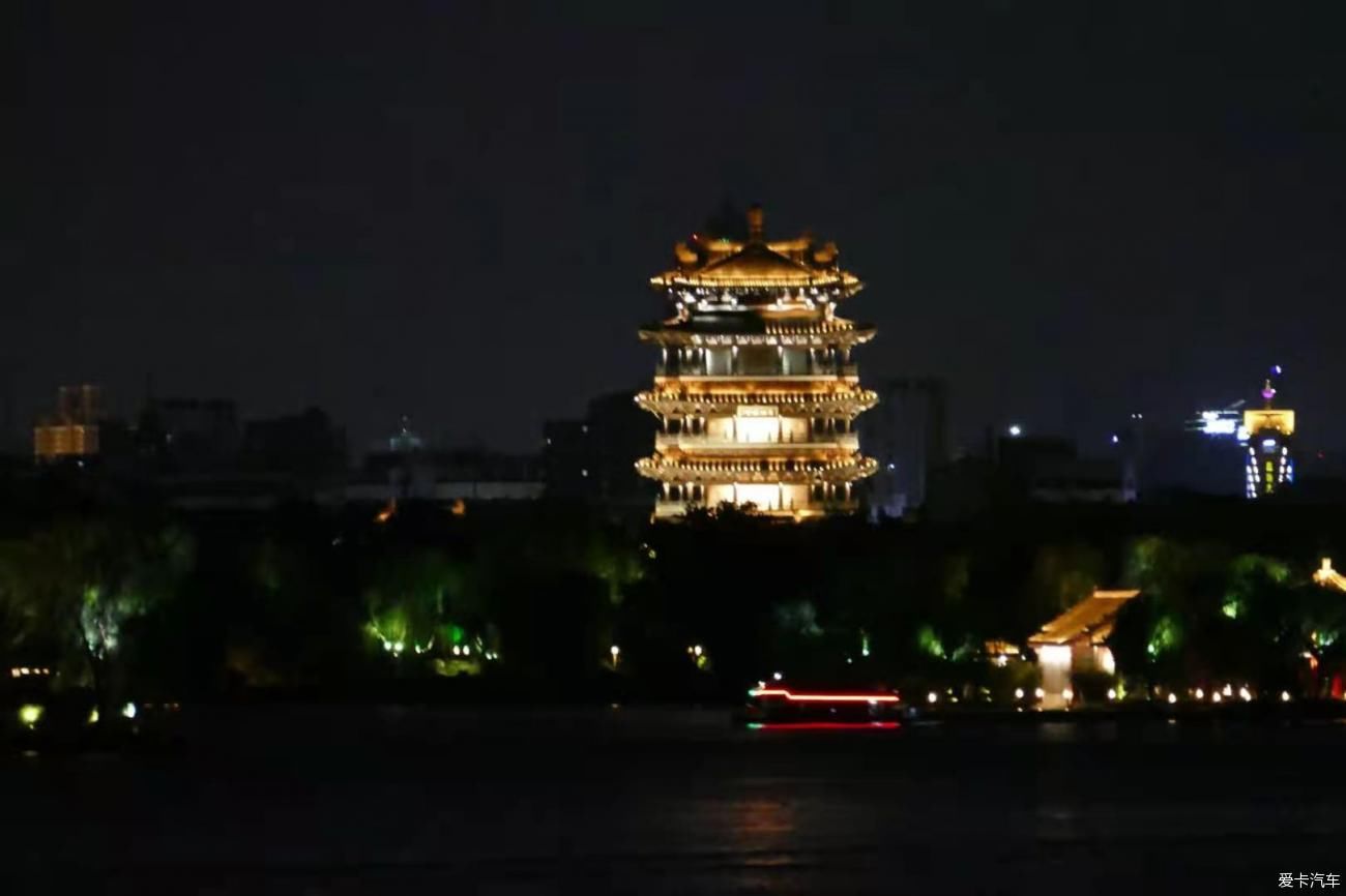 中年|夜游太明湖