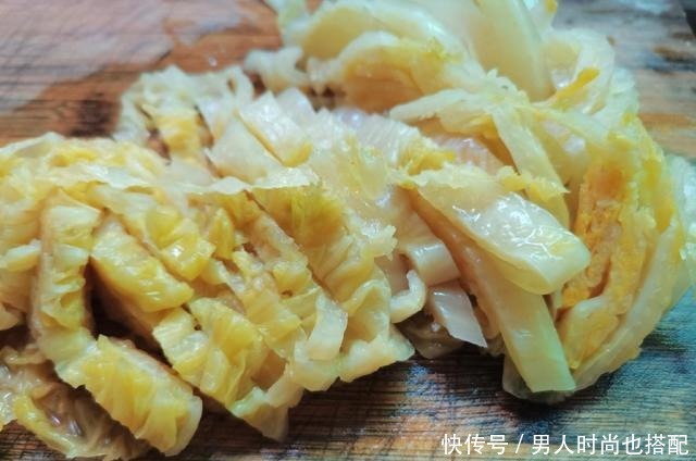 骨头|猪身上“最营养”的部位,10元一斤没人买,肉贩子自己偷留着吃