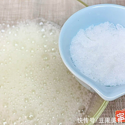 告诉你3个诀窍，在家也能做出梅莓小蛋糕