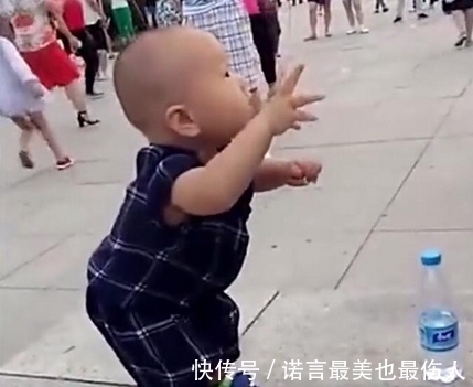 孩子|宝妈出差将孩子交给奶奶,一段之间之后,孩子的动作让宝妈笑喷了