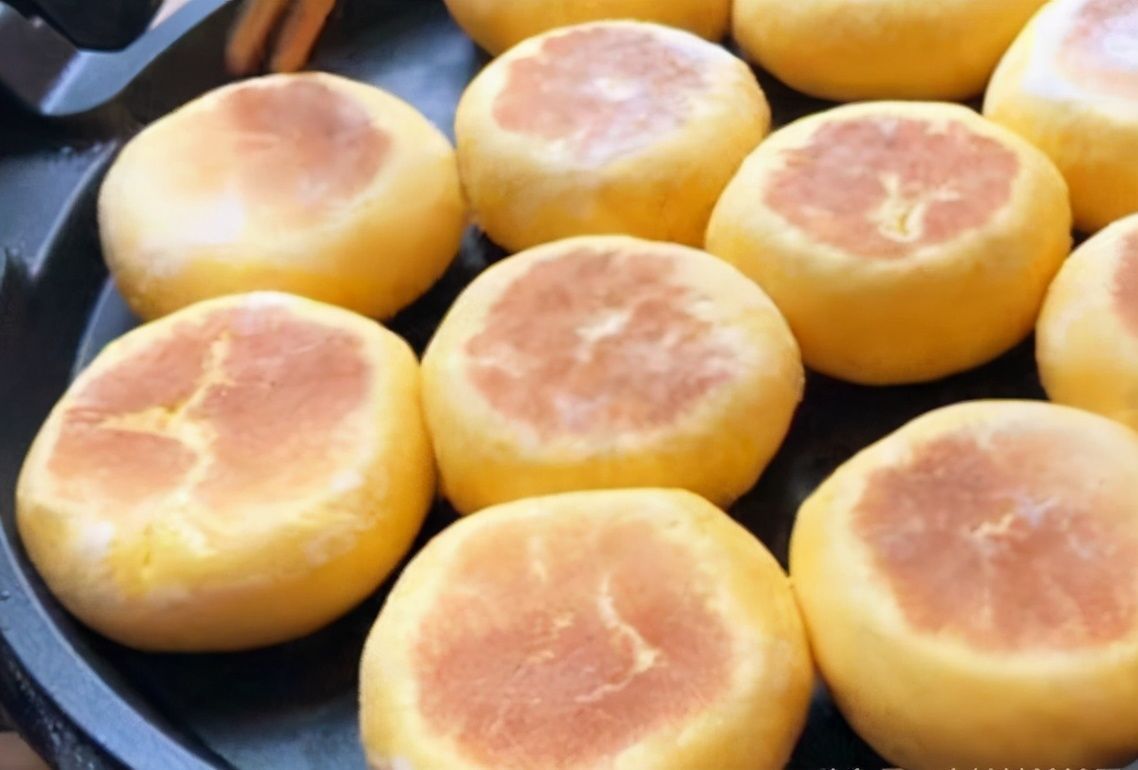 电饭煲|教你懒人新吃法，不用和面，只要叠一叠，5分钟搞定早餐