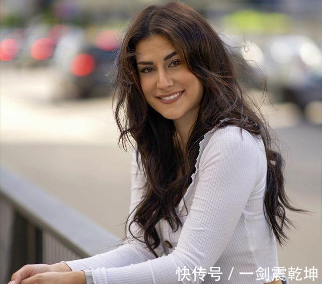 美女|美丽迷人的德国慕尼黑时尚达人利亚·米特鲁