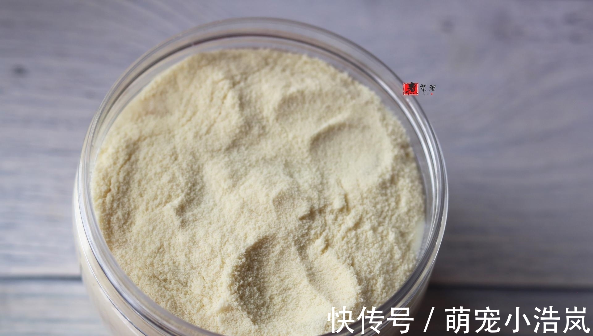 1根香蕉1勺酸奶,放碗里搅一搅,5分钟变成网红小甜点,好好吃