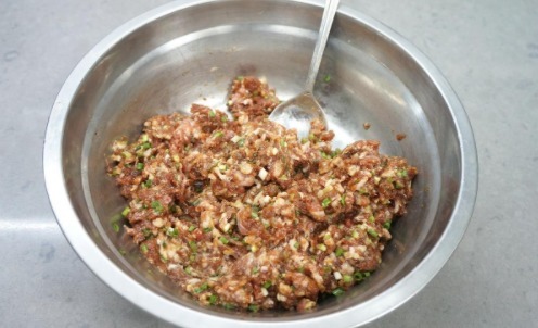 要想西葫芦包饺子不出汤,记住这个窍门,包什么馅都不会失手!