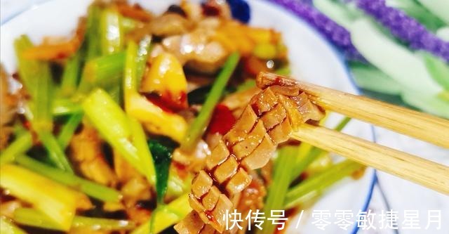 芹菜|处理好的猪腰花,加点芹菜一起炒,又香又入味,一点不膻气!