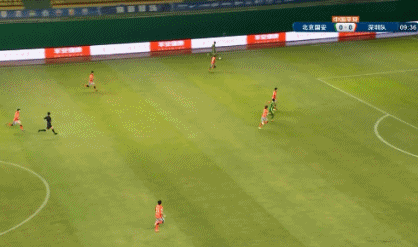 中超|2-2！中超戲劇一戰(zhàn)：5分鐘2張紅牌+VAR改判+絕平，國安3輪僅1分