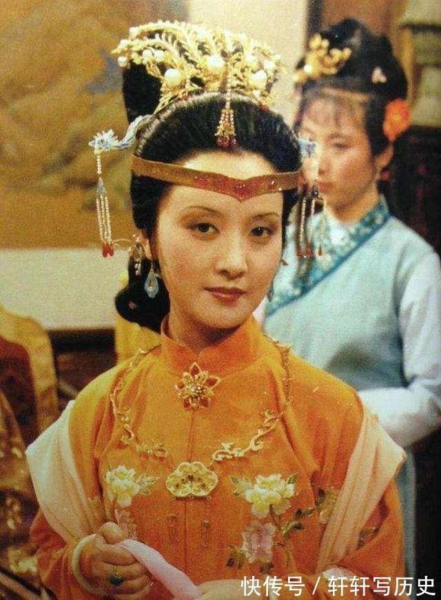 贾宝玉!此人讽刺贾元春无能,贾宝玉是绣花枕头,气的贵妃派人质问他