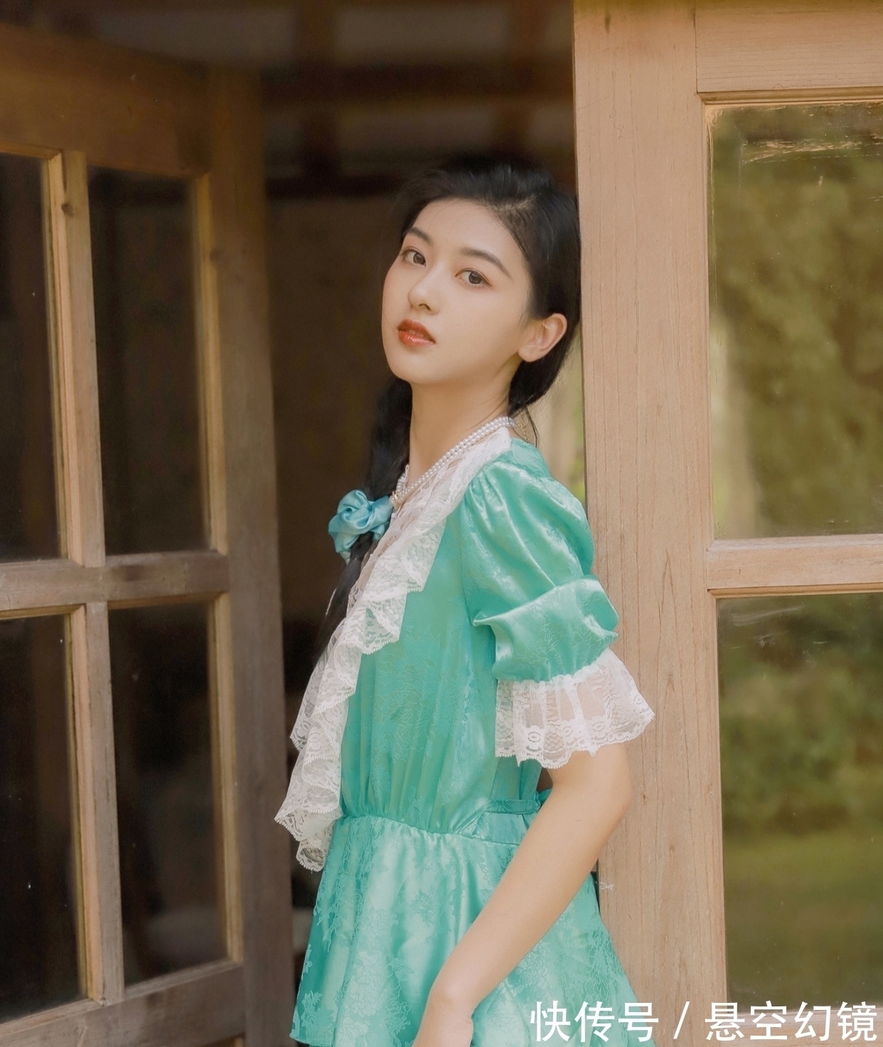 秋山明@秋风清·词:闲吟乘客舟。浓浓秋韵人堪爱,几多苦恼空烦忧