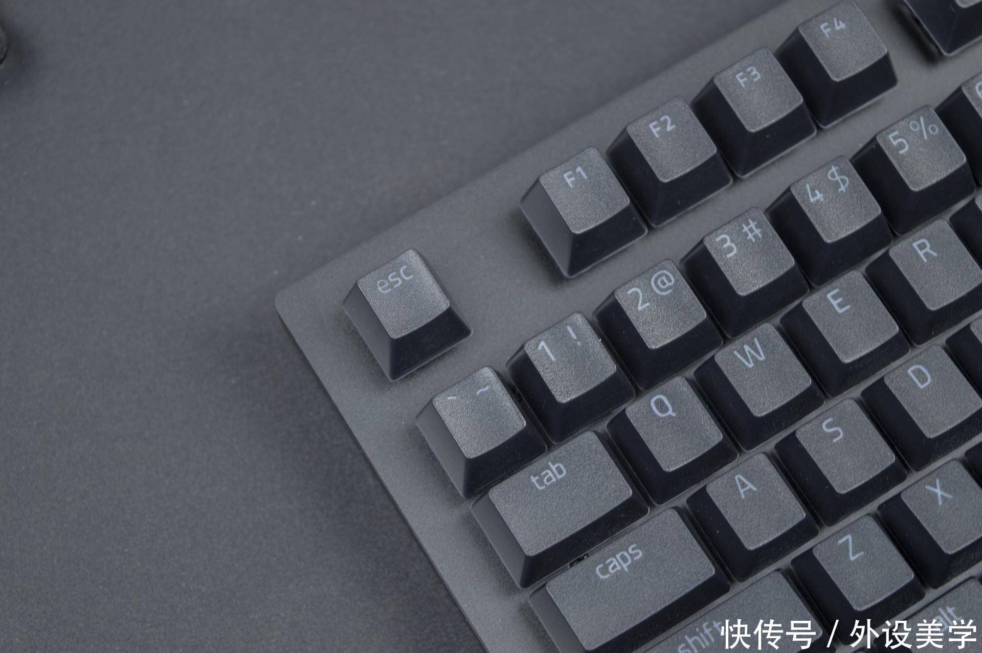 雷蛇|以灯之名,传奇再续:雷蛇黑寡妇 V3 绿轴版开箱