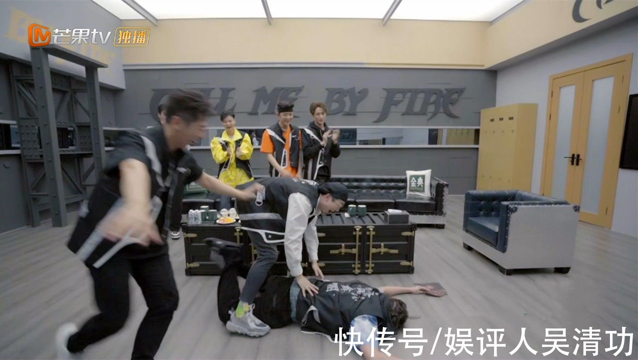 瑞奇|尹正拿第二被胡海泉“按在地上亲”，张淇不让瑞奇算分数引热议