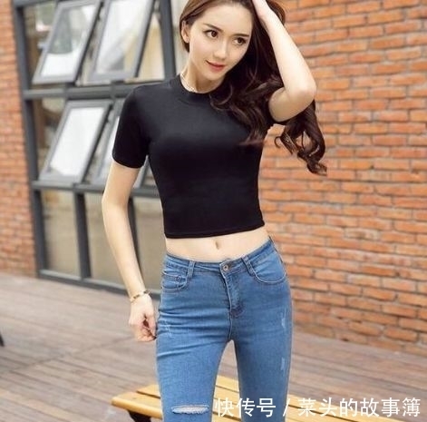 衬托|唯美的紧身牛仔裤美女,五官精致,衬托优美的线条!