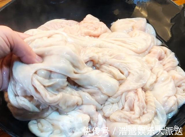 清洗大肠，有人加盐有人用碱大厨都不对，难怪大肠洗不净