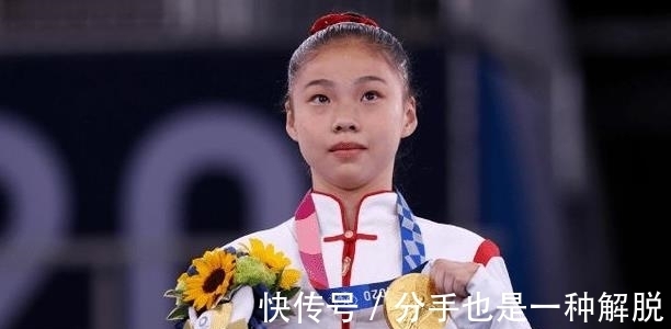 奥运冠军|全红婵管晨辰偶遇,比心合影众人围观!两个奥运冠军,梦幻联动