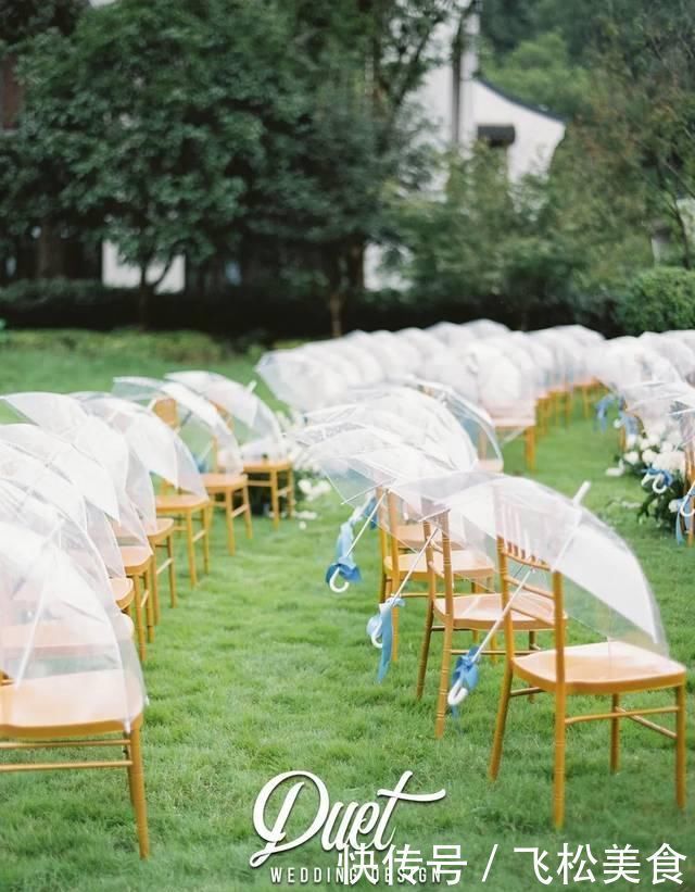 穿过这片森林，一起共赴人生美好，细雨中的户外婚礼