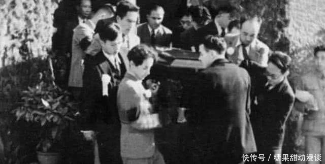 英年早逝|鲁迅英年早逝,出殡时有16个人为其抬棺,名气一个比一个大!