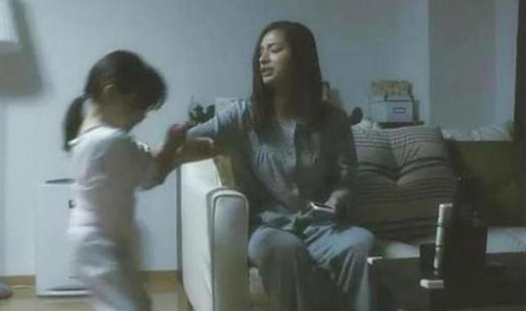 小诺|“我能尝一小口吗”6岁女儿想吃弟弟蛋糕,妈妈的反应让人心寒