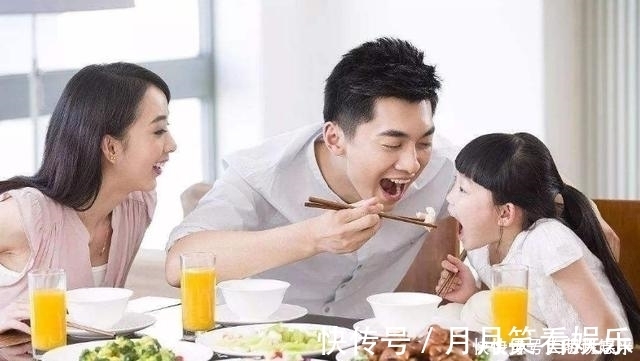 喂养|10岁男孩长出“双排牙”,父母送医检查,医生家长喂得太精细