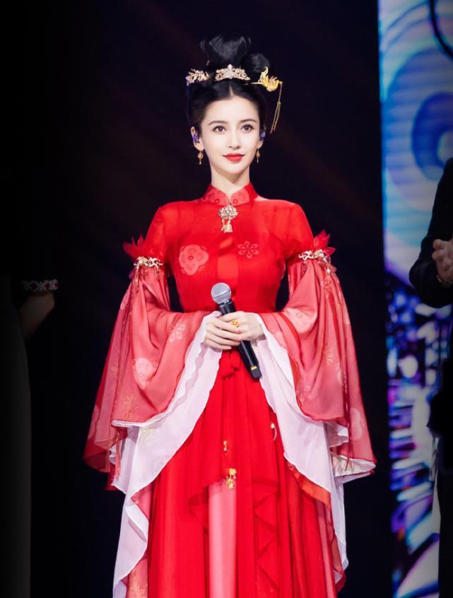 肚子|baby吃了三碗小餛飩, 當(dāng)她站起來看到肚子, 網(wǎng)友: 是我的眼花了?