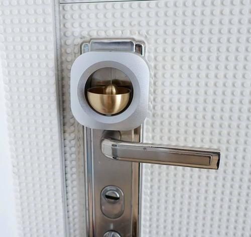 乐高积木|花300块改造的丑门，竟成了家里最好玩的地方？