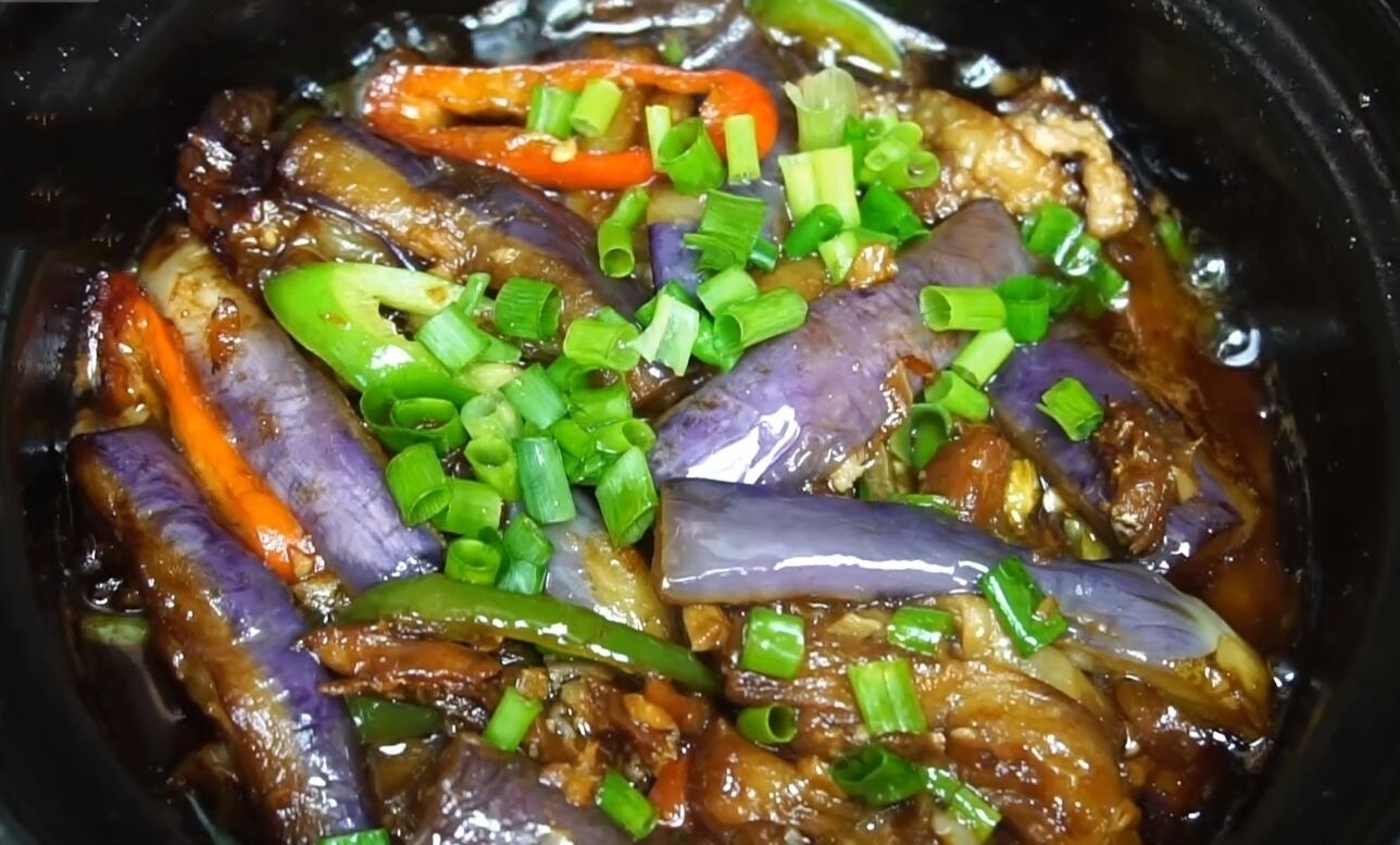 青线椒|想吃茄子煲不用去饭店了，很多大厨都这么做，酱香浓郁，太好吃